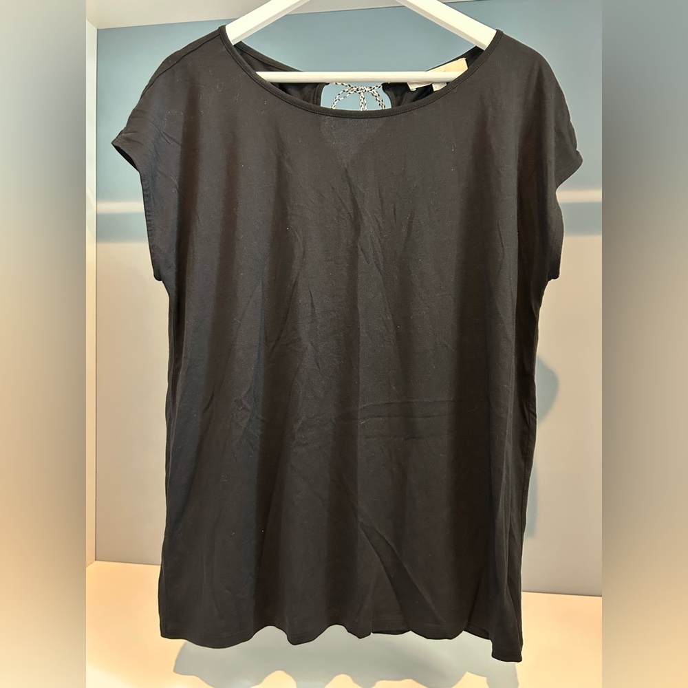 NWT LOFT Black Short Sleeve Tee. Size large. Black/white back tie with tassels. - Picture 4 of 12